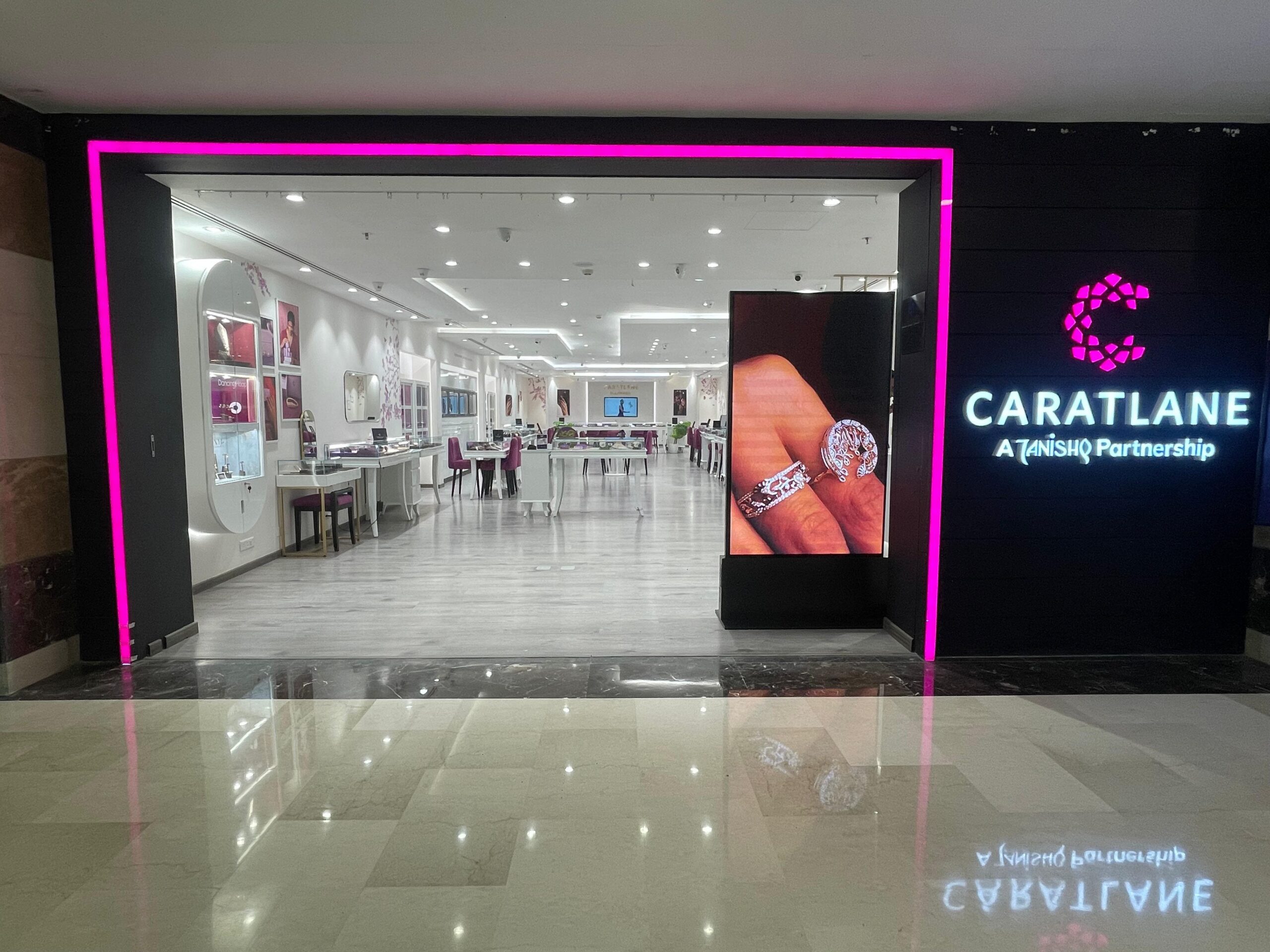 Caratlane store image Ambience mall 6