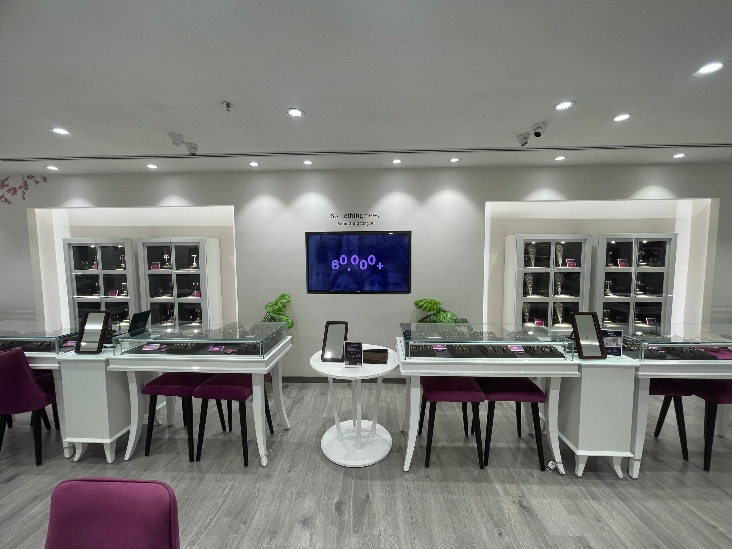 Caratlane store image Ambience mall 3