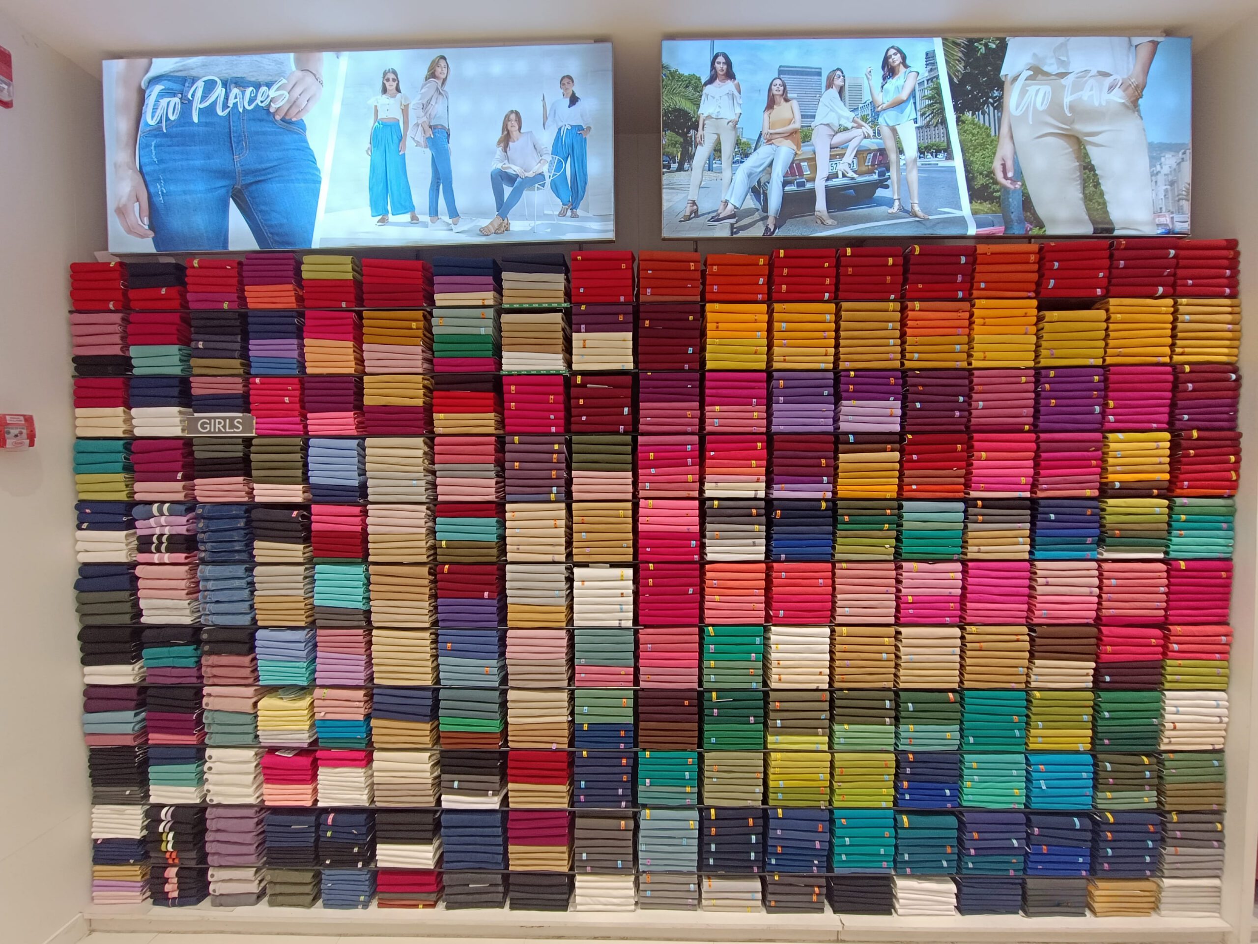 GO COLORS store image 4