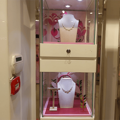 Mia by Tanishq store image Ambience mall Vasant Kunj 4