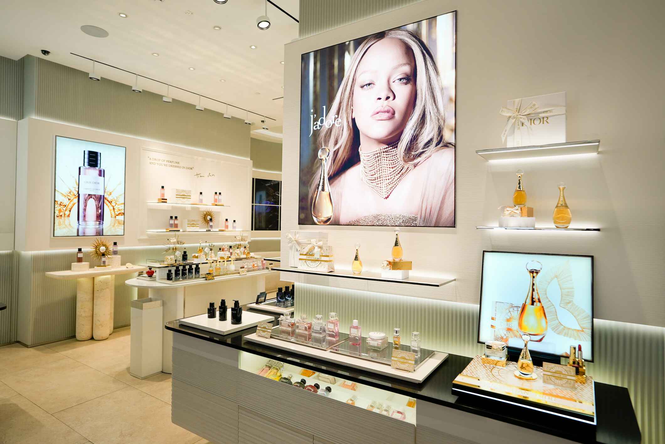 Dior store image Ambience Mall Gurugram 13