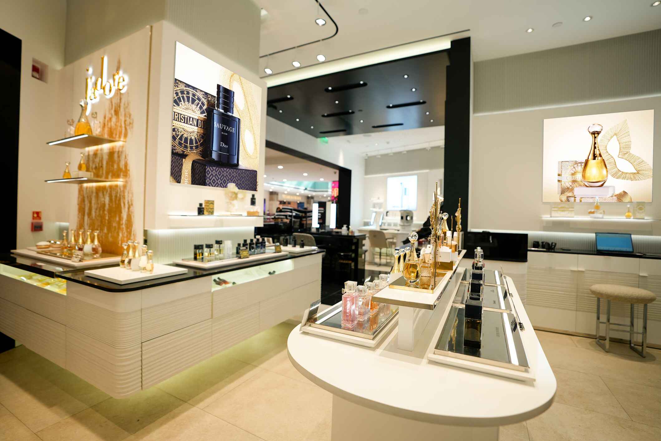 Dior store image Ambience Mall Gurugram 16