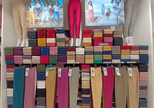 GO COLORS Ambience mall store image 3