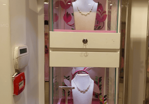 Mia by Tanishq store image Ambience mall Vasant Kunj 4