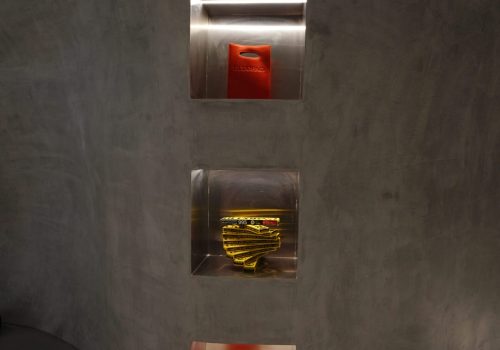 Bluorng store image Ambience mall Gurugram 5